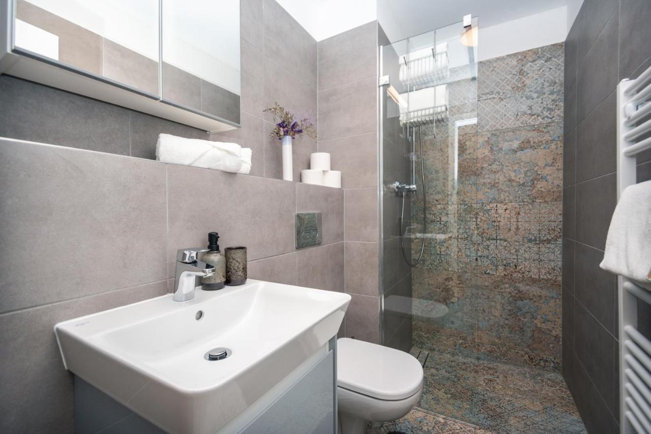 City Center Apartment - Modern & Elegant 브라티슬라바 외부 사진