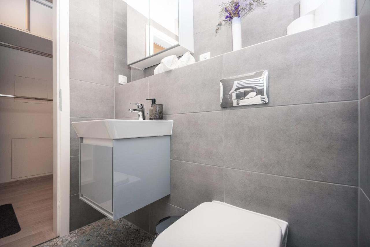City Center Apartment - Modern & Elegant 브라티슬라바 외부 사진