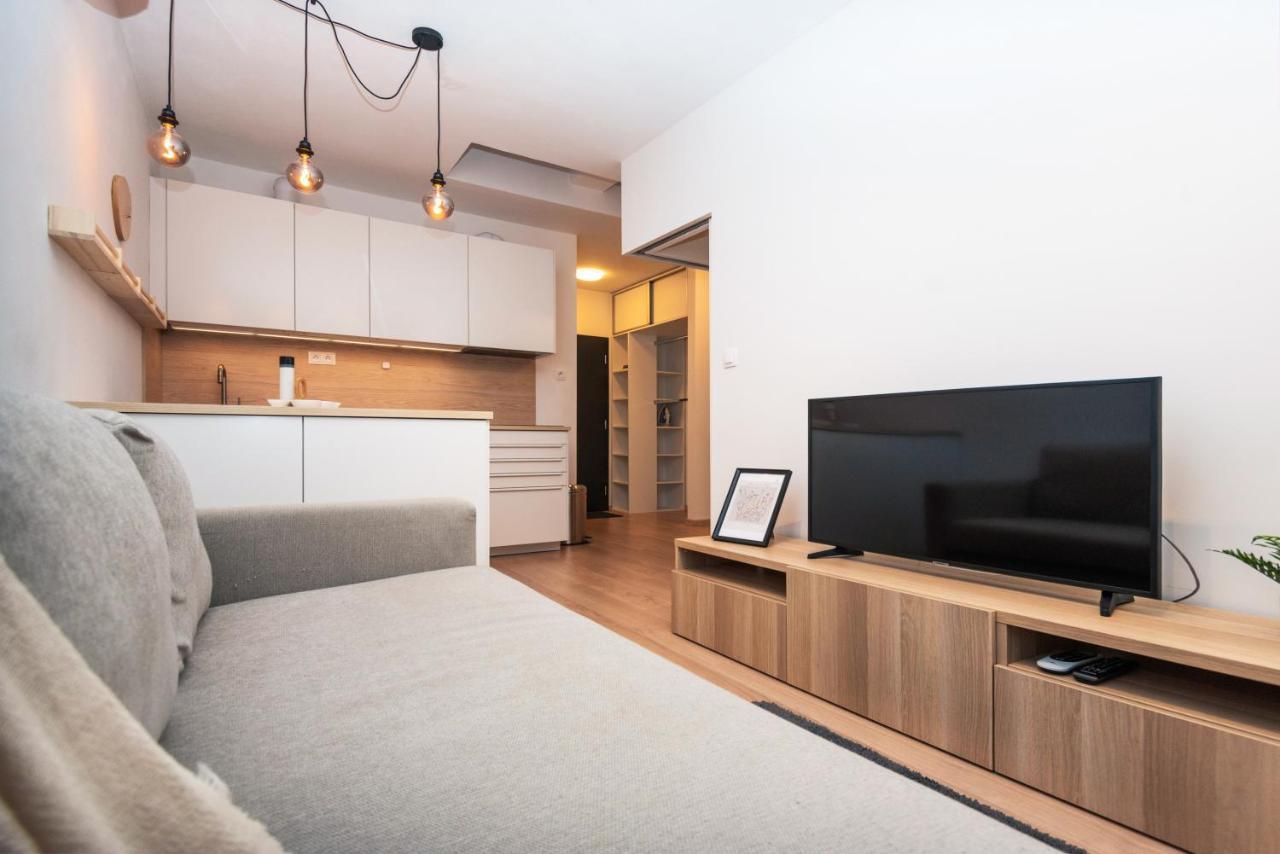 City Center Apartment - Modern & Elegant 브라티슬라바 외부 사진