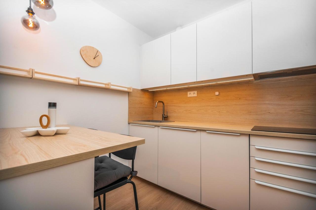 City Center Apartment - Modern & Elegant 브라티슬라바 외부 사진