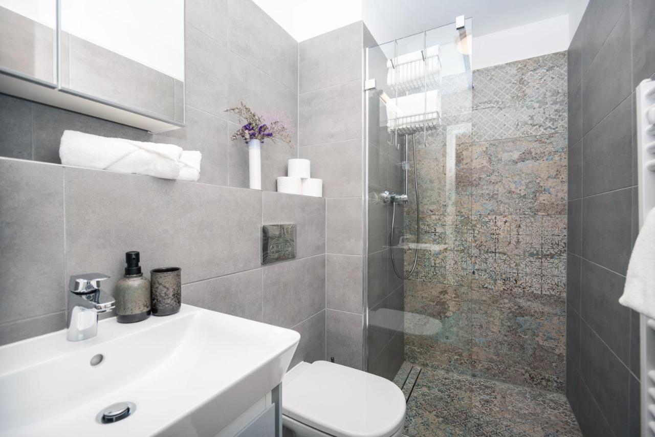City Center Apartment - Modern & Elegant 브라티슬라바 외부 사진