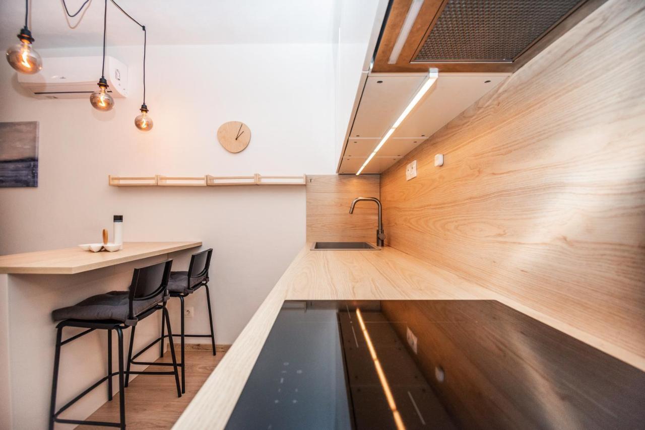 City Center Apartment - Modern & Elegant 브라티슬라바 외부 사진