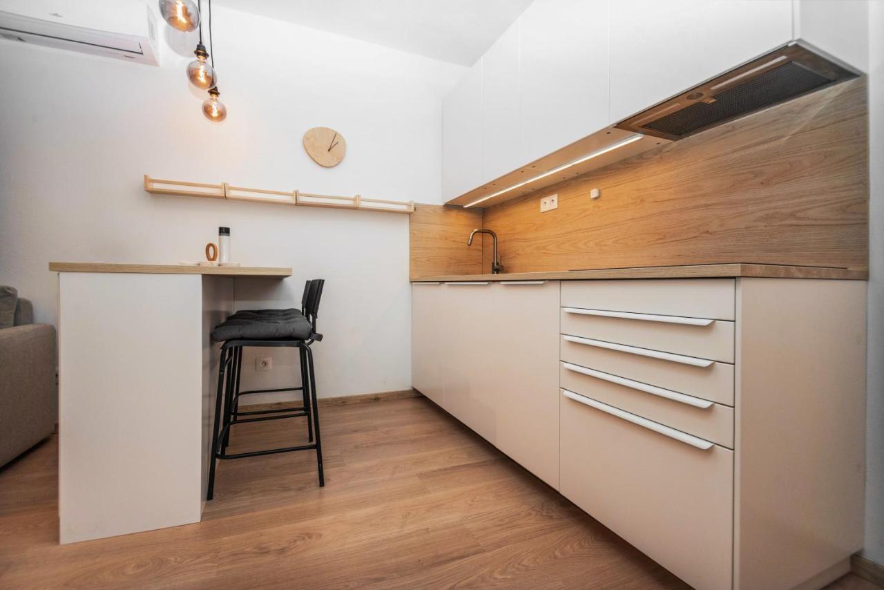 City Center Apartment - Modern & Elegant 브라티슬라바 외부 사진