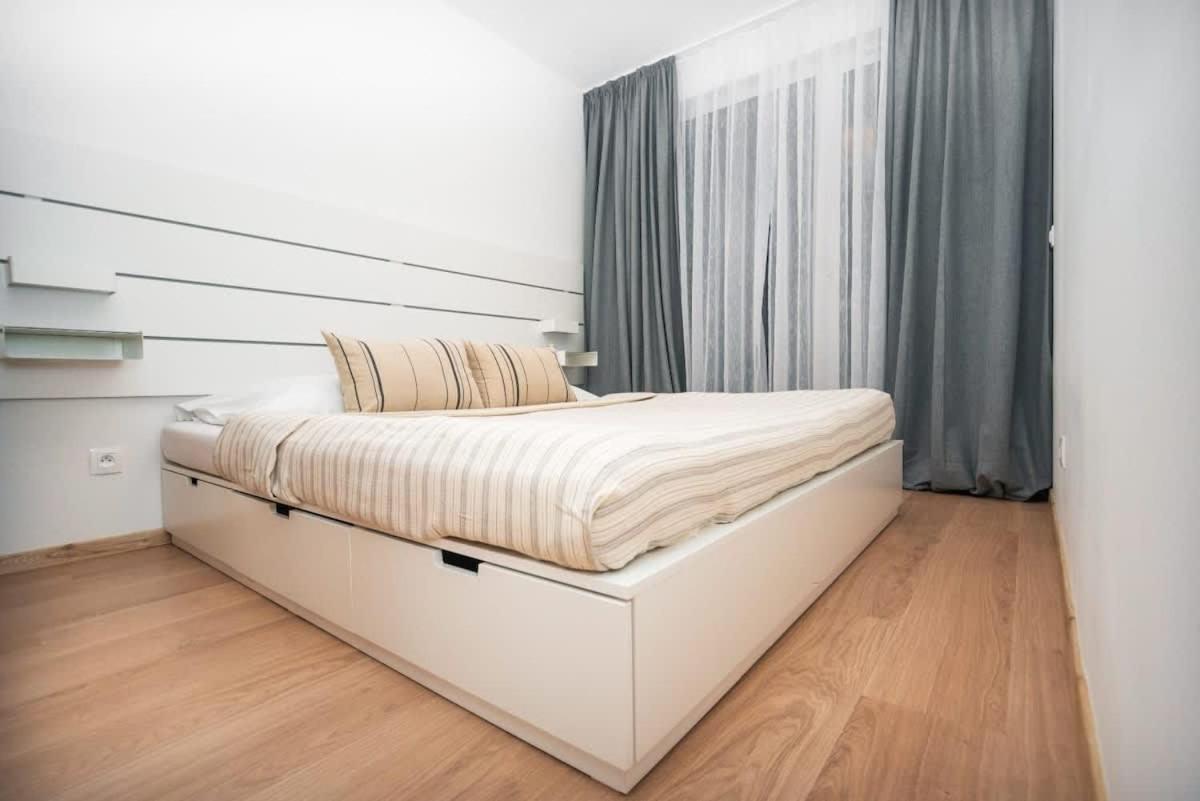 City Center Apartment - Modern & Elegant 브라티슬라바 외부 사진