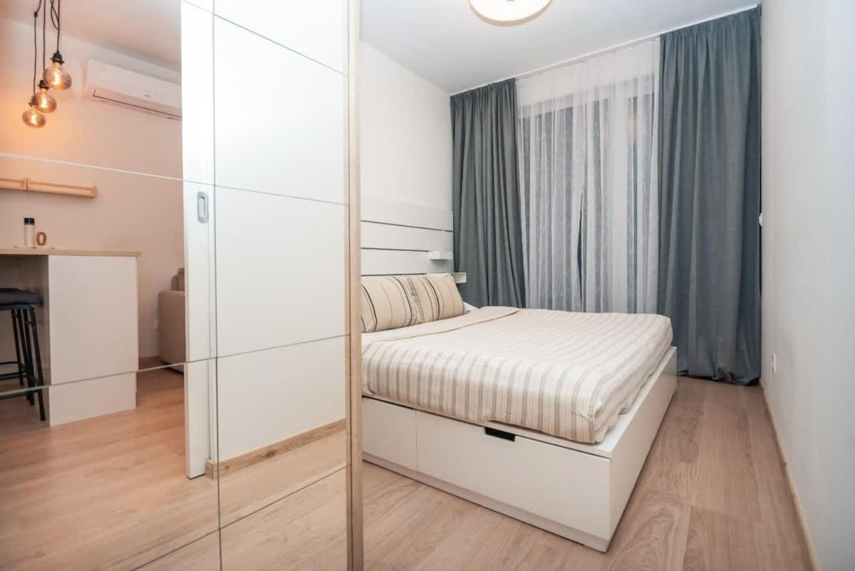 City Center Apartment - Modern & Elegant 브라티슬라바 외부 사진